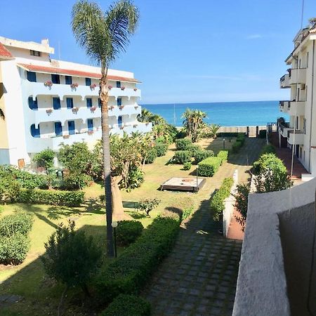 Baia degli Dei - Living La Nike Apartment Giardini Naxos Bagian luar foto